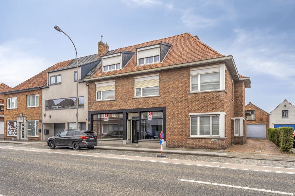 Commerciële ruimte met maximale zichtbaarheid in Loppem