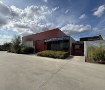 Nieuwbouwmagazijn met veel lichtinval te huur in Kortrijk