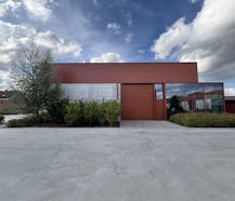 Nieuwbouwmagazijn met veel lichtinval te huur in Kortrijk