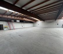Ruime loods van 700 m² te huur in Sijsele