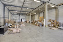 Patrimoniumvennootschap met drie bedrijfshallen en penthouse