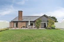 Gelijkvloers huis op ca. 1.417m² te koop in Sint-Baafs-Vijve