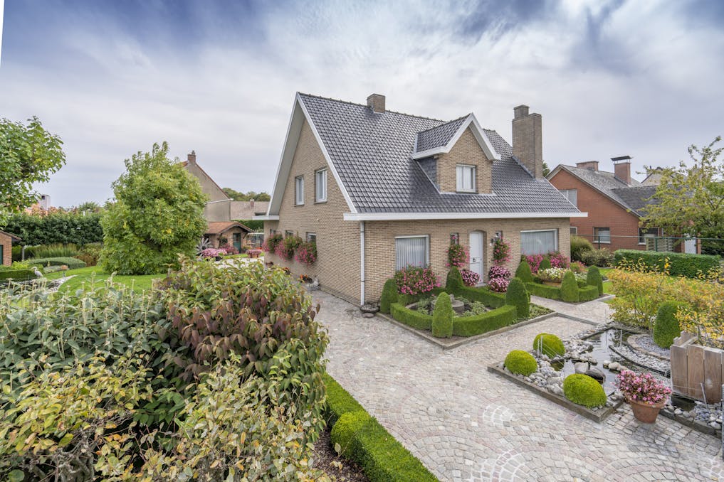 Ruime villa met 4 slaapkamers te koop in Wevelgem