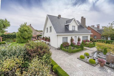 Ruime villa met 4 slaapkamers te koop in Wevelgem
