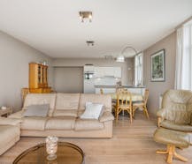 Gerenoveerd hoekappartement met zee en duinzicht in De Panne