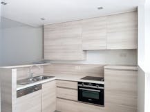 Praktische studio met ruim terras te huur in centrum Brugge