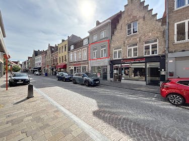 Praktische studio met ruim terras te huur in centrum Brugge