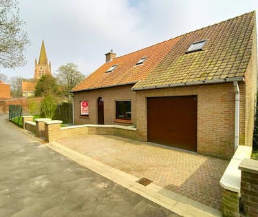 Alleenstaand huis te koop op 435m² in centrum Langemark