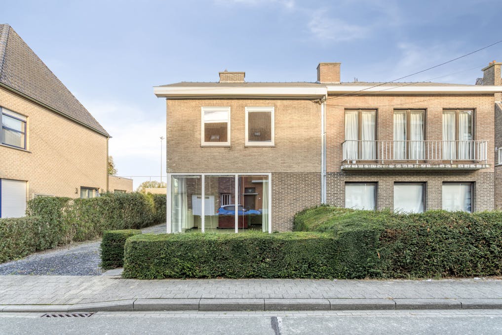  Halfopen gezinswoning te koop in Bissegem!