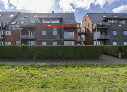 Appartement met één slaapkamer en terras langs de vaart te Nieuwpoort.