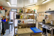 Centraal gelegen handelspand te koop Rijkevorsel 