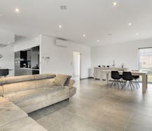 Modern alleenstaand huis te koop in Oppuurs