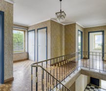 Statige te renoveren villa te koop met zwembad in Zuienkerke