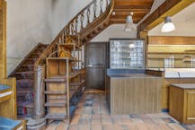 Handelspand met woning in centrum Veurne.