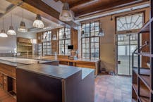 Handelspand met woning in centrum Veurne.