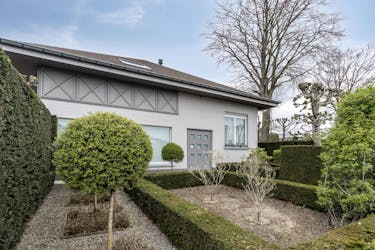 Uitzonderlijke eigendom: woonst met loods op toplocatie