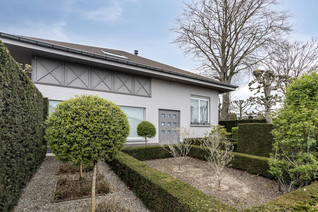 Uitzonderlijke eigendom: woonst met loods op toplocatie