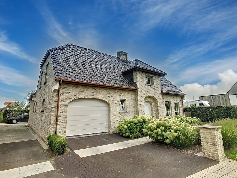 Villa met 4 slaapkamers, 2 badkamers en garage in Proven 