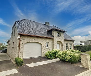 Villa met 4 slaapkamers, 2 badkamers en garage in Proven