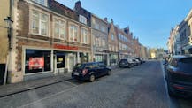 Mooi handelspand (ca. 70 m²) te huur in Brugge.