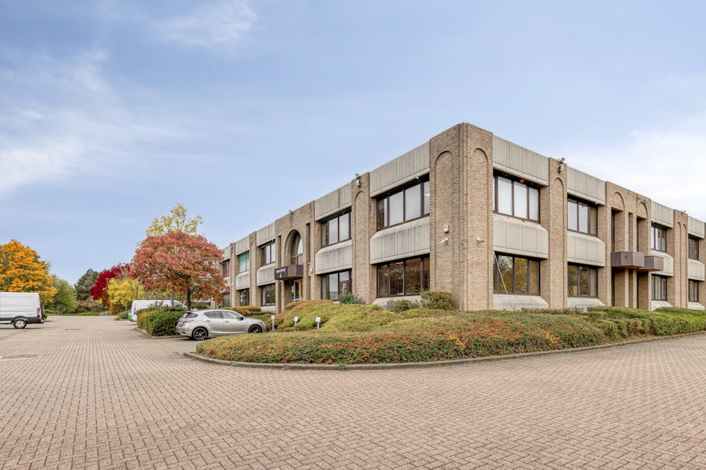 Verhuurd kantoor met 6 staanplaatsen te koop in Zaventem