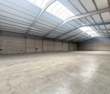 Magazijn van ca. 1.000 m² te huur regio Wielsbeke