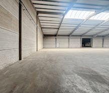 Magazijn van ca. 1.000 m² te huur regio Wielsbeke