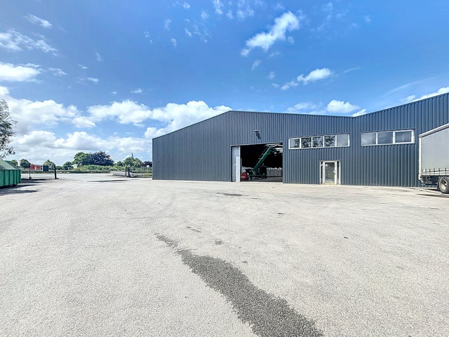  Magazijn van ca. 1.000 m² te huur regio Wielsbeke