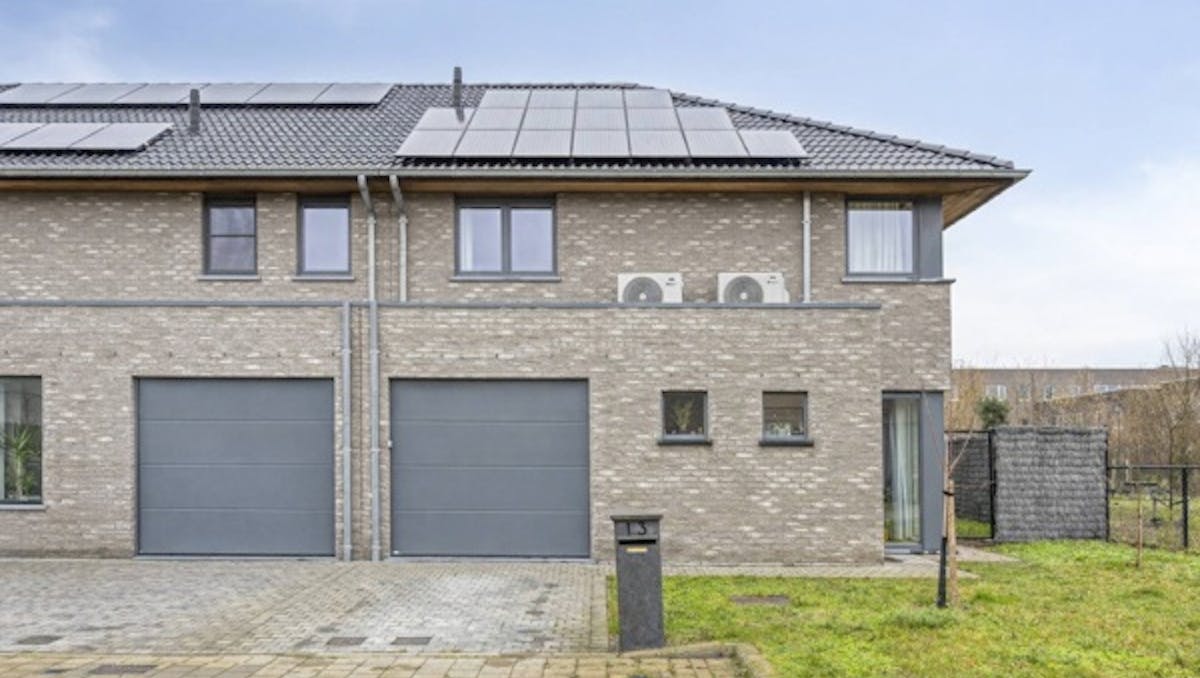 Halfopen BEN woning te koop in een rustige, groene omgeving.