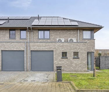 Halfopen BEN woning te koop in een rustige, groene omgeving.