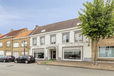 Handelspand met woonst te koop Veurne