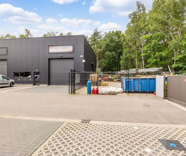 Opslagplaats met buitenruimte op toplocatie in Genk-Noord!