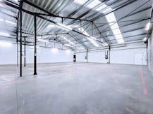 Magazijn met kantoorruimte te huur op toplocatie in Rijkevorsel