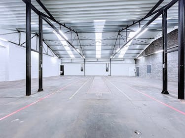 Magazijn met kantoorruimte te huur op toplocatie in Rijkevorsel