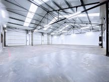 Magazijn met kantoorruimte te huur op toplocatie in Rijkevorsel