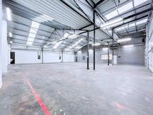 Magazijn met kantoorruimte te huur op toplocatie in Rijkevorsel