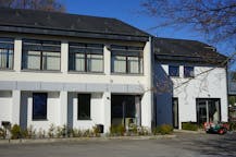 Opbrengsteigendom met handelsgelijkvloers en 9 gerenoveerde appartementen.