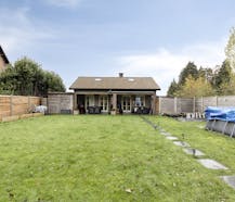 Ruime bungalow met gastenverblijf of ruimte voor bijberoep