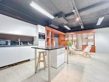 Handelspand in shoppingcenter 'De Kern' in Wilrijk te koop.