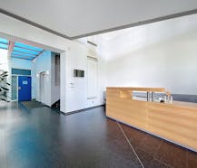 Lichtrijk kantoor (355 m²) te huur in Lokeren