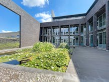 Lichtrijk kantoor (355 m²) te huur in Lokeren