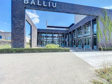 Lichtrijk kantoor (355 m²) te huur in Lokeren