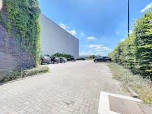 Lichtrijk kantoor (355 m²) te huur in Lokeren