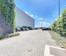 Lichtrijk kantoor (355 m²) te huur in Lokeren