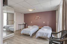 Hotel + handelshuis in de Zeelaan in De Panne