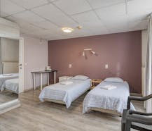 Hotel + handelshuis in de Zeelaan in De Panne