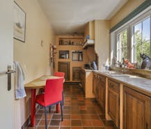 Halfopen bebouwing met 4 slaapkamers op een perceel van 882 m²