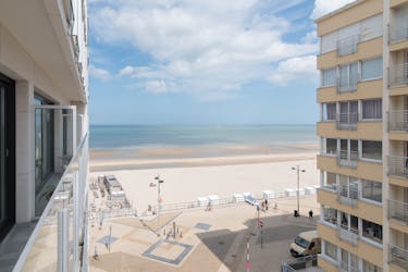 Prachtig gerenoveerde studio met slaaphoek en zijdelings zeezicht!