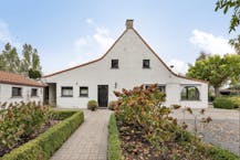 Te renoveren bedrijfswoning en bijgebouwen met charme en potentieel