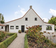 Te renoveren bedrijfswoning en bijgebouwen met charme en potentieel